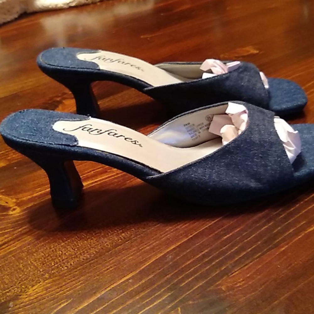 Shoes - Picture 2 of 4